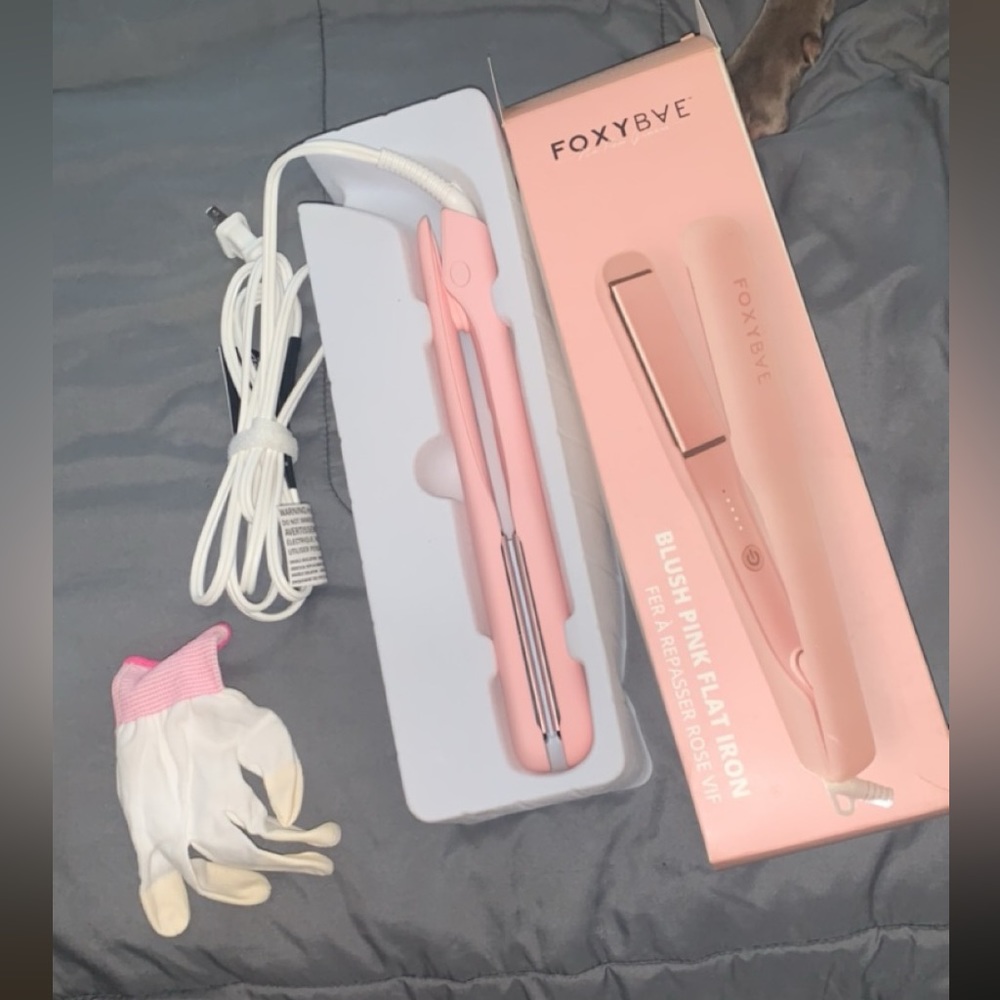 Foxybae blush pink flat iron